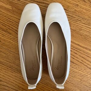 Naturalizer 27 Edit Carla flats in White